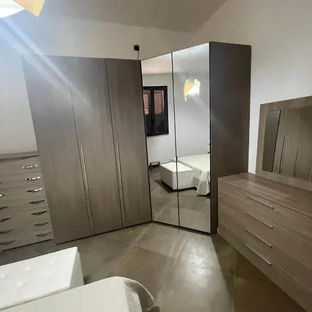 公寓 Simon House Two 兰佩杜萨